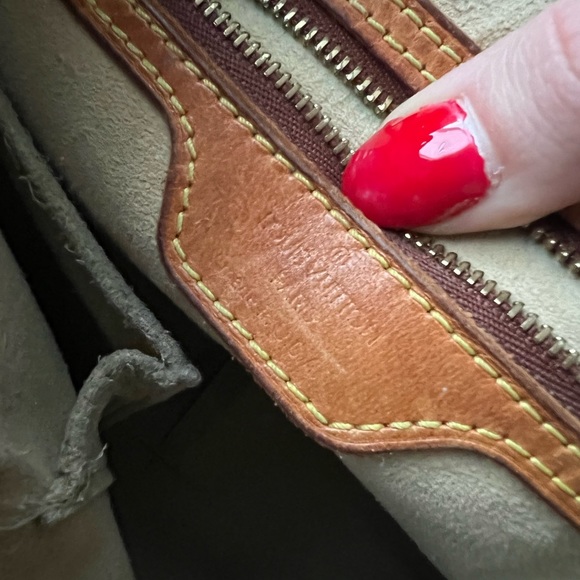 Authentic Louis Vuitton Monogram Looping MM shoulder bag - Picture 13 of 15